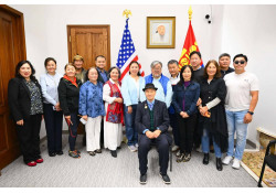 Монгол Улсын Соёлын гавьяат зүтгэлтэн, гэрэл зурагчин С.Цацралтын Бэй Аэриа дахь монголчуудтай уулзалт хийв