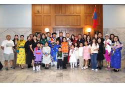 МОНГОЛ ХЭЛ, СОЁЛЫН БАГШ НАРЫГ “СОЁЛЫН ТЭРГҮҮНИЙ АЖИЛТАН” ХҮНДЭТ ТЭМДГЭЭР ШАГНАВ