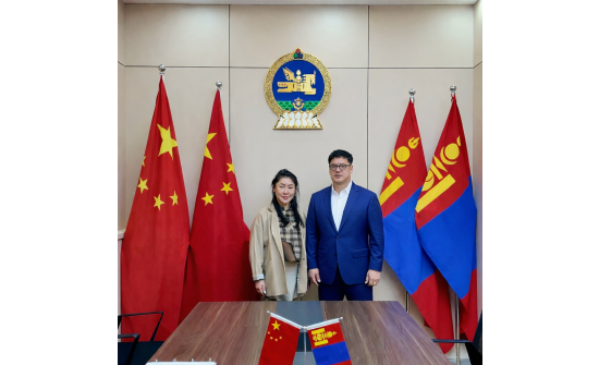 ӨВӨР МОНГОЛЫН MOBEI YOUJI СОЁЛ, АЯЛАЛ ЖУУЛЧЛАЛЫН ХӨГЖЛИЙН КОМПАНИТАЙ ХАМТЫН АЖИЛЛАГААНЫ ХЭЛЭЛЦЭЭР БАЙГУУЛАВ.